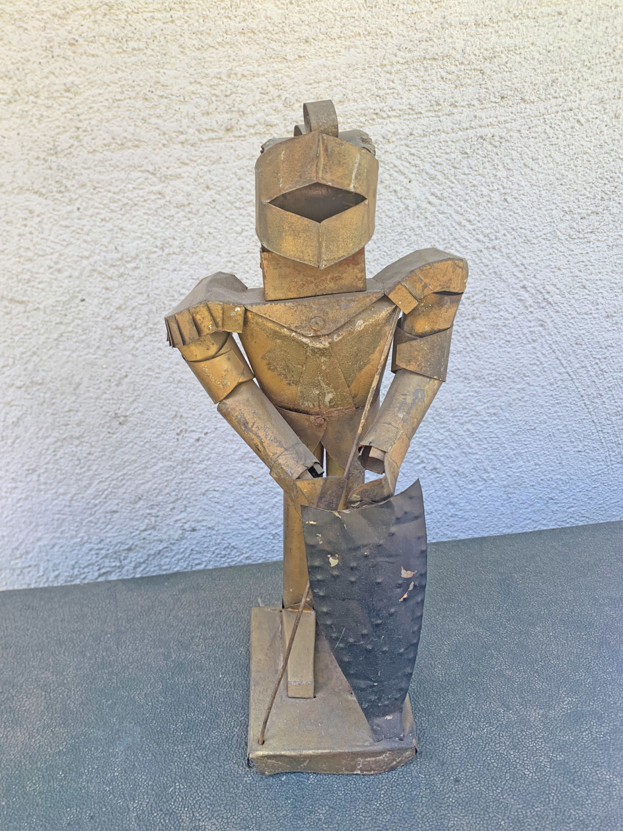 Hillsdale-Knight statue